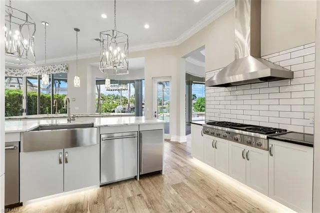 a kitchen that has a lot of cabinets in it