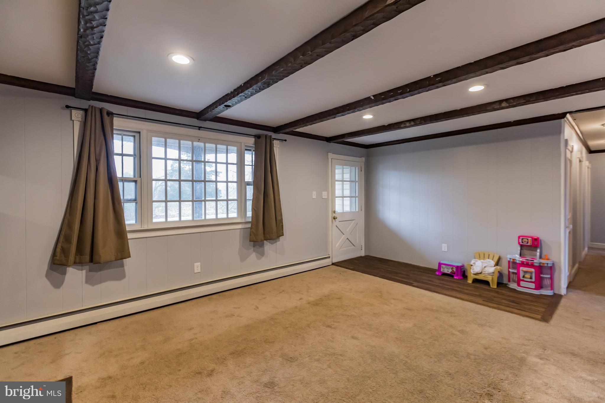 957 Davis Grove Road Horsham, PA 19044 - Photo 4 of 36 Gallery Image 4
