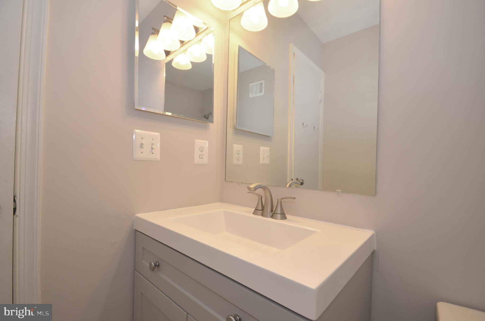 7915 Gambrill Court Springfield, VA 22153 - Photo 15 of 25 Hall Bath