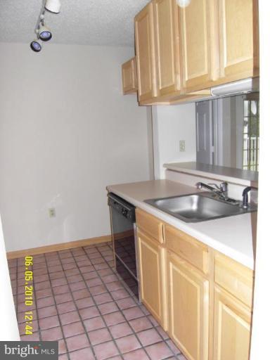 20952 Timber Ridge Terrace, Unit 204 Ashburn, VA 20147 - Photo 3 of 10 Kitchen