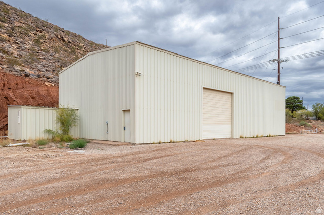 555 East S Nichols Peak Road Washington, UT 84780 - Photo 4 of 20 View of outbuilding featuring driveway