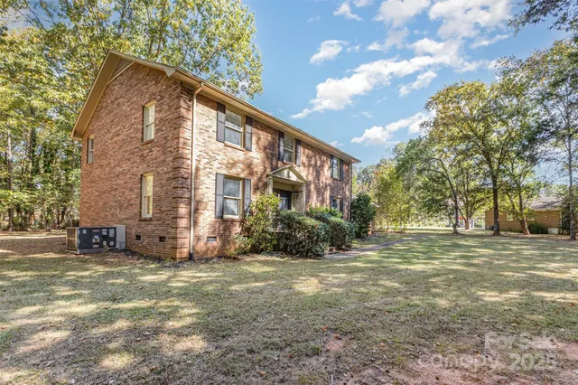 a view of a yard with a tree