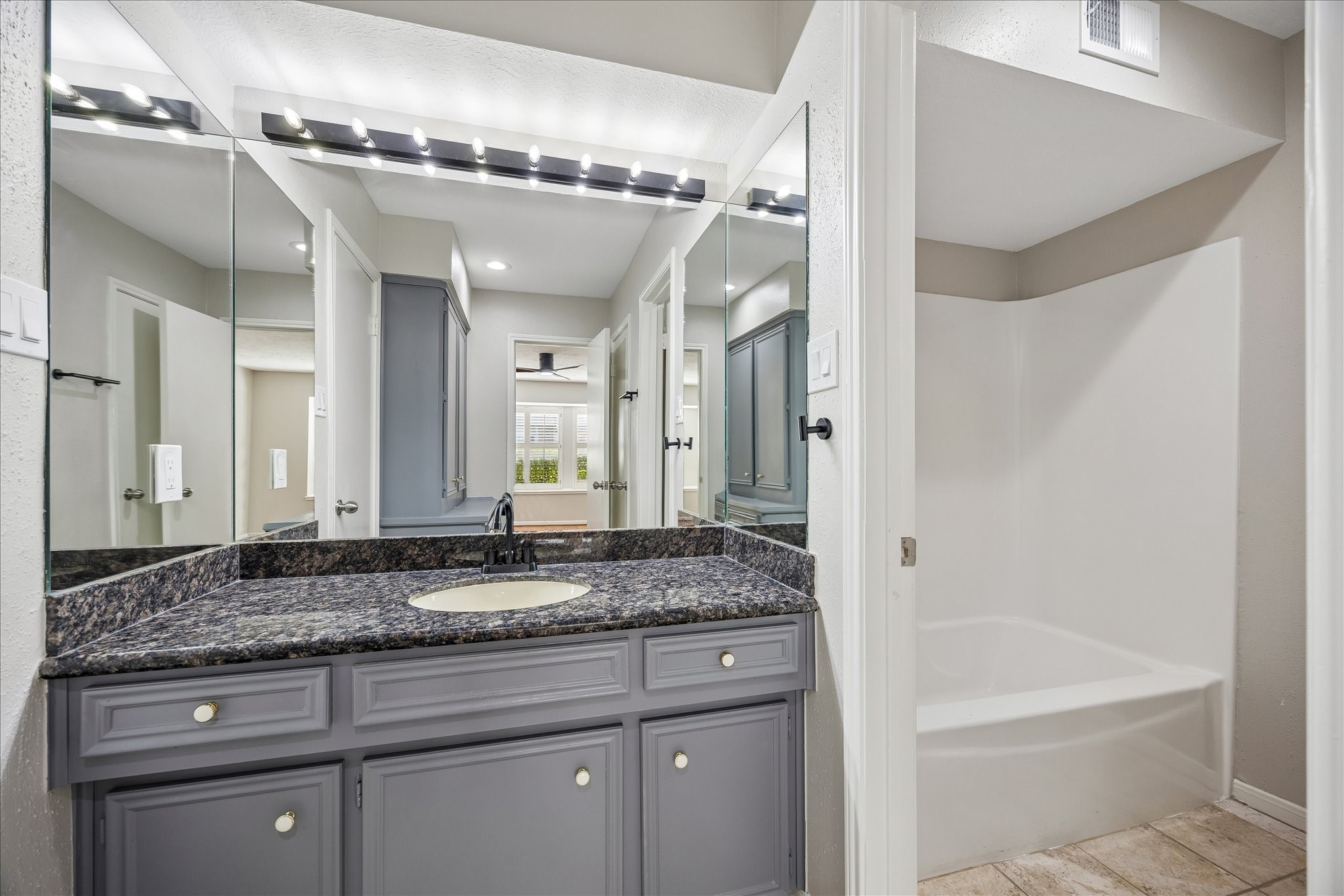727 Bunker Hill Road, Unit 12 Houston, TX 77024 - Photo 13 of 22
