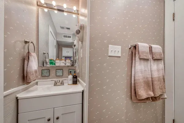 $177,500 | 1085 Bluewater Drive, Unit 115, Moneta, VA 24121