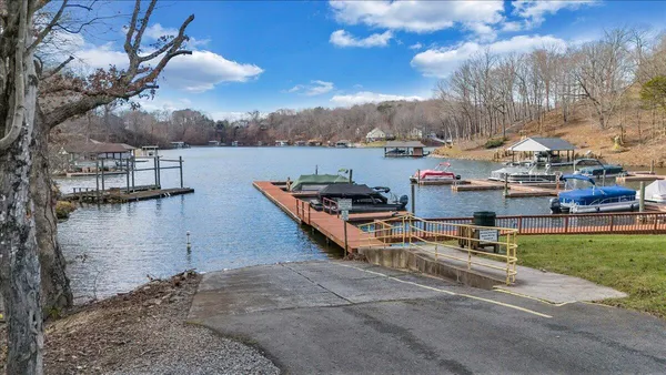 $177,500 | 1085 Bluewater Drive, Unit 115, Moneta, VA 24121