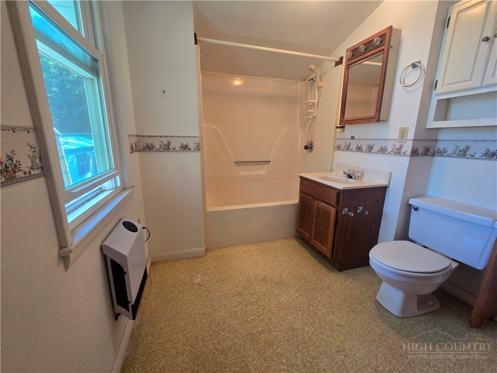 159 Hubert Street Newland, NC 28657 - Photo 25 of 40