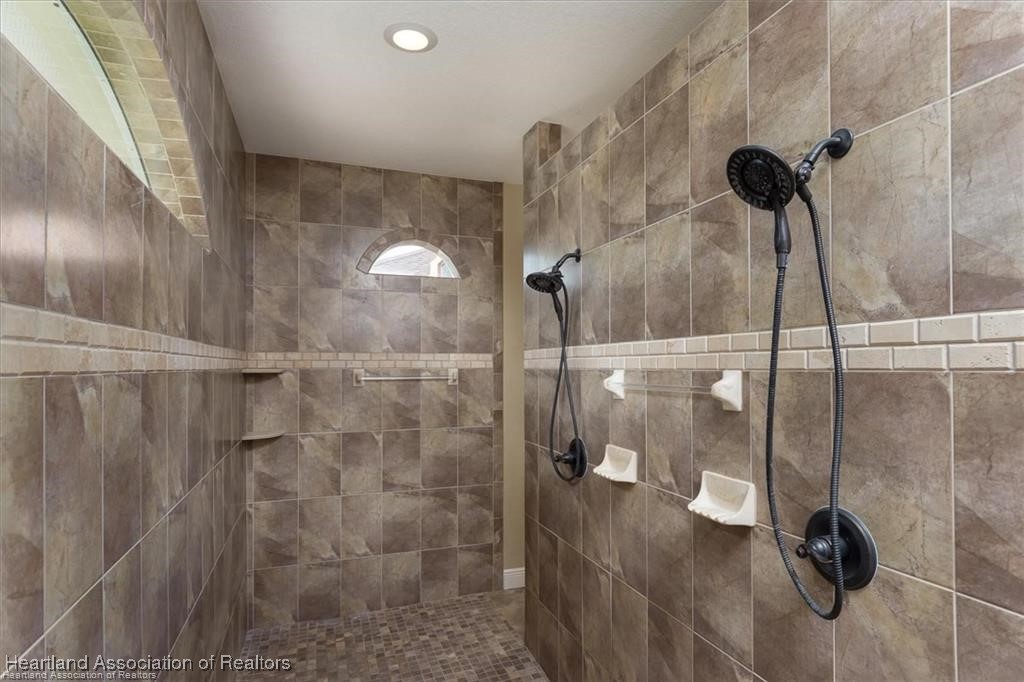 215 East Shockley Road Avon Park, FL 33825 - Photo 16 of 40 Master Shower