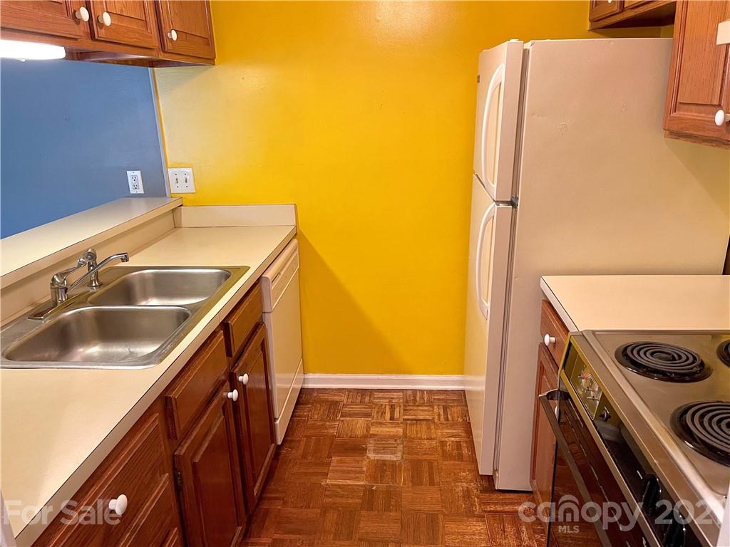 308 Queens Road, Unit 23 Charlotte, NC 28204 - Photo 6 of 22 a bathroom with a sink and a washing machine