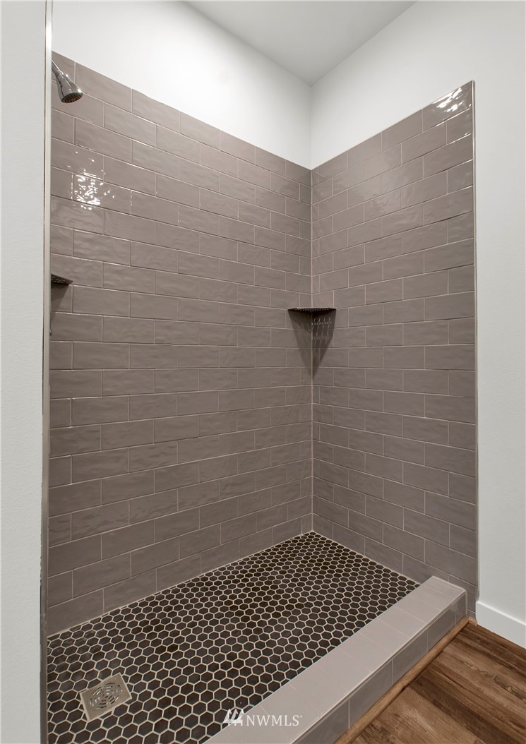 674 Southwest 20th Street Chehalis, WA 98532 - Photo 19 of 29 a bathroom with a shower