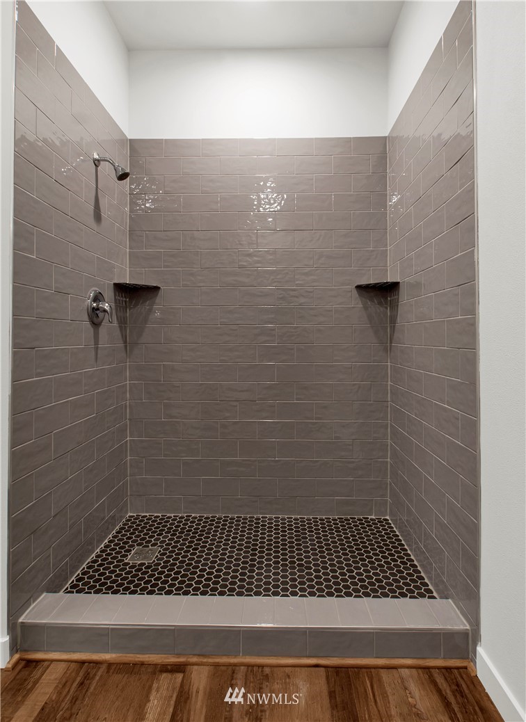 674 Southwest 20th Street Chehalis, WA 98532 - Photo 20 of 29 a bathroom with a shower