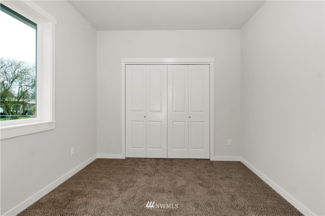 674 Southwest 20th Street Chehalis, WA 98532 - Photo 25 of 29 an empty room with a window