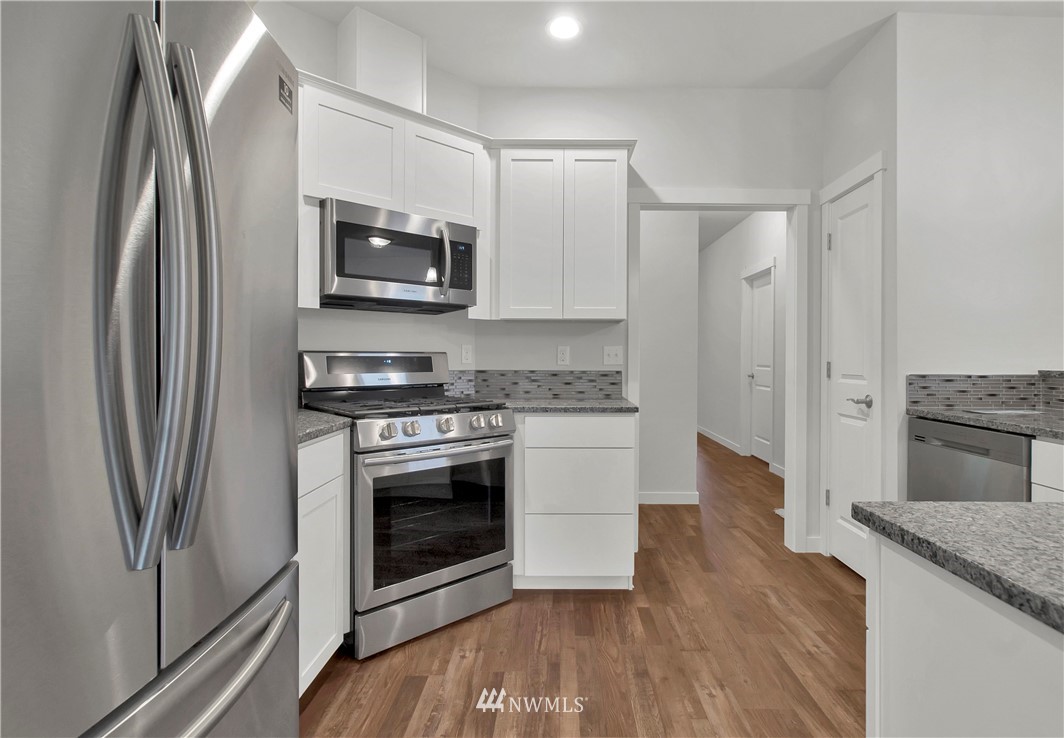 674 Southwest 20th Street Chehalis, WA 98532 - Photo 8 of 29 a kitchen with stainless steel appliances granite countertop a stove a microwave and a refrigerator