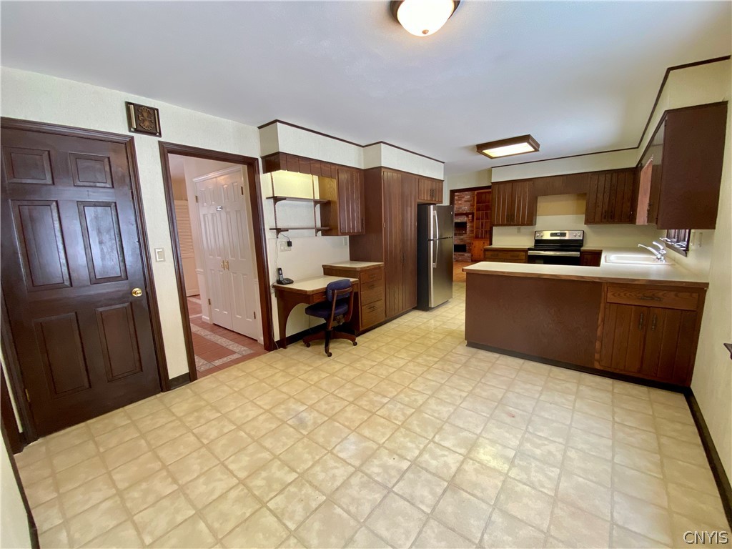 7492 Armstrong Road Manlius, NY 13104 - Photo 16 of 50