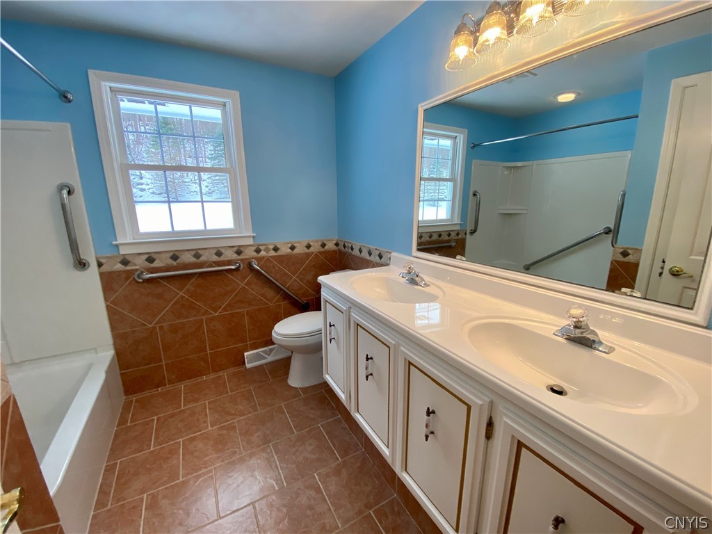 7492 Armstrong Road Manlius, NY 13104 - Photo 33 of 50