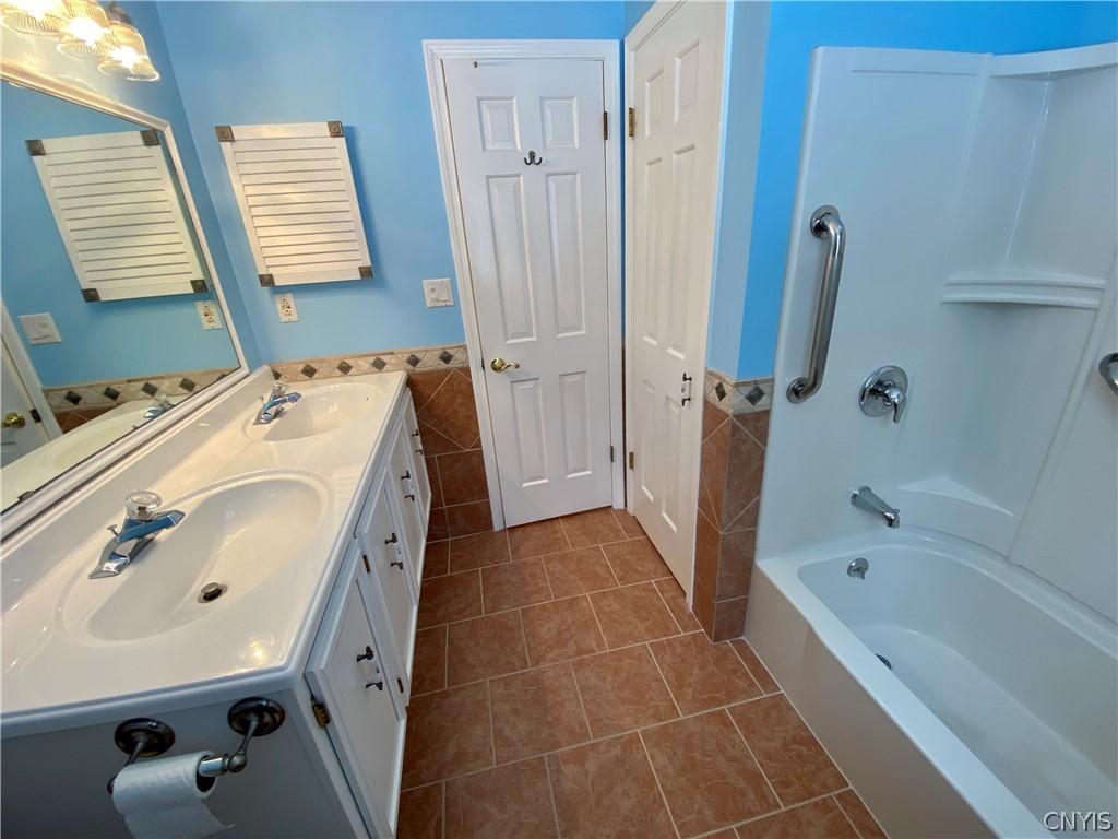 7492 Armstrong Road Manlius, NY 13104 - Photo 34 of 50