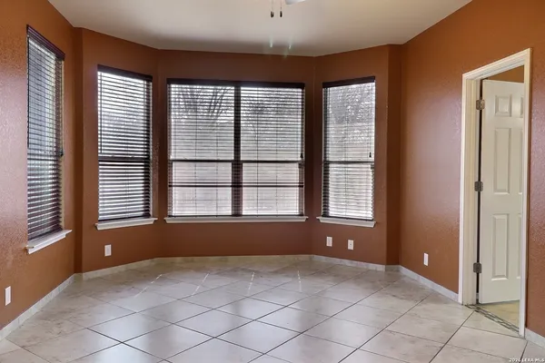 $1,700 | 211 Finch Knoll, San Antonio, TX 78253