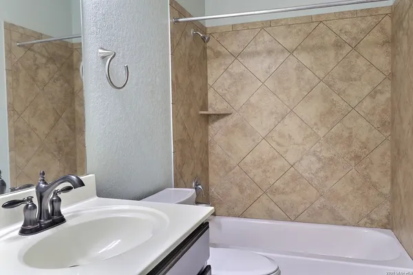 $1,700 | 211 Finch Knoll, San Antonio, TX 78253