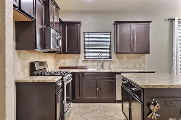 $1,700 | 211 Finch Knoll, San Antonio, TX 78253