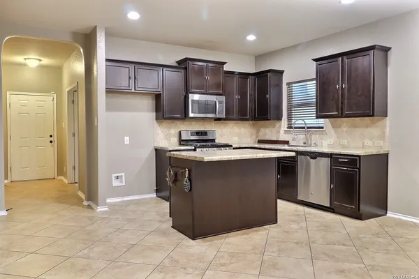 $1,700 | 211 Finch Knoll, San Antonio, TX 78253