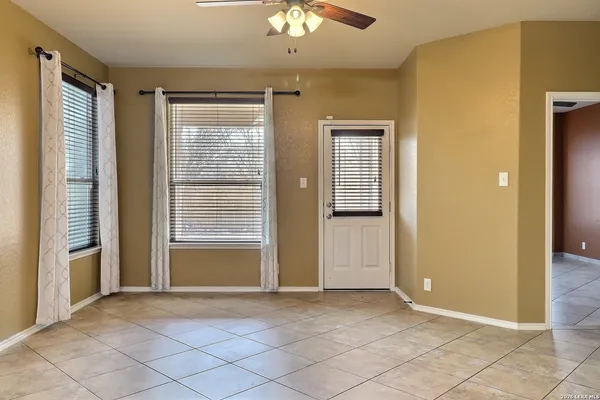 $1,700 | 211 Finch Knoll, San Antonio, TX 78253