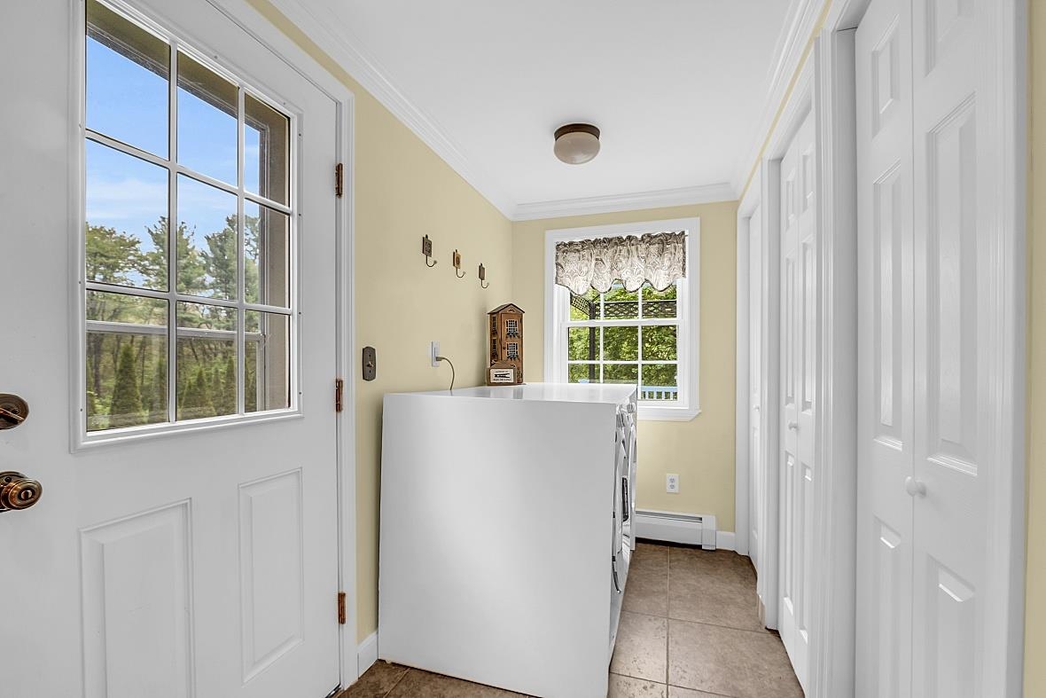 18 Sullivan Road Hudson, NH 03051 - Photo 3 of 34