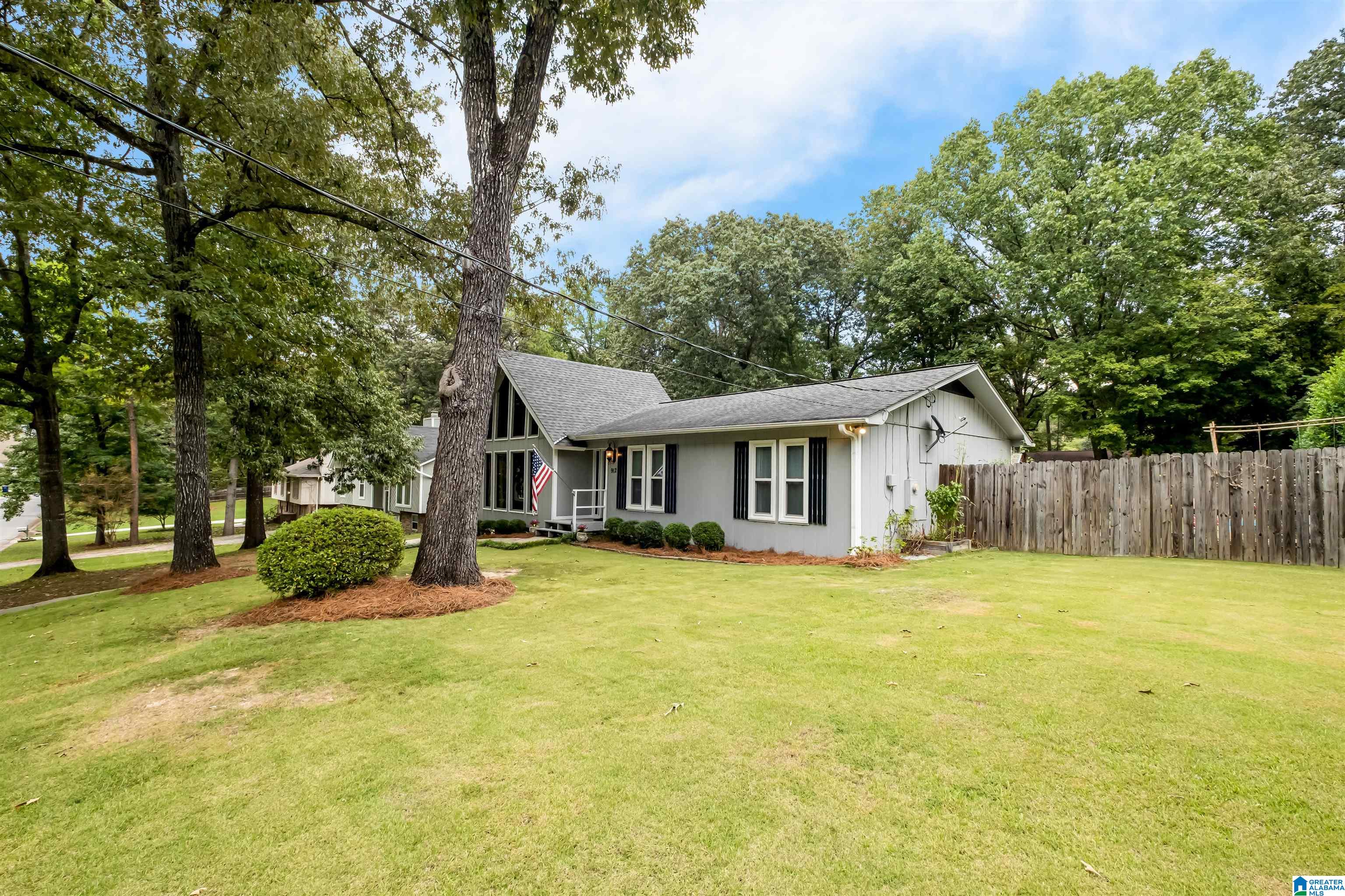 912 Colonial Drive Alabaster, AL 35007 - Photo 2 of 58