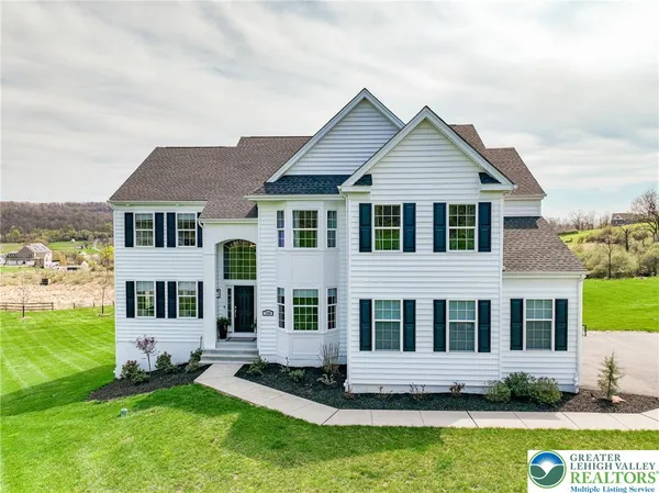 $1,050,000 | 7300 Mount Vernon Drive, Zionsville, PA 18092
