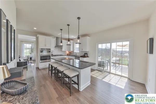 $1,050,000 | 7300 Mount Vernon Drive, Zionsville, PA 18092