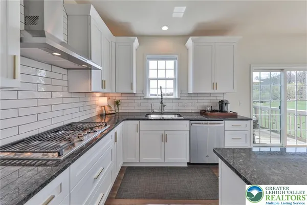 $1,050,000 | 7300 Mount Vernon Drive, Zionsville, PA 18092