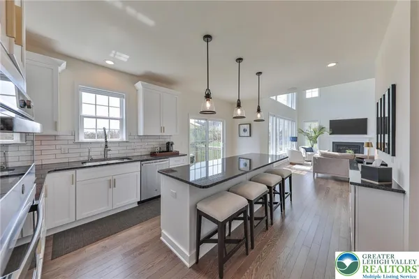 $1,050,000 | 7300 Mount Vernon Drive, Zionsville, PA 18092