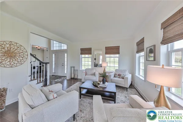 $1,050,000 | 7300 Mount Vernon Drive, Zionsville, PA 18092