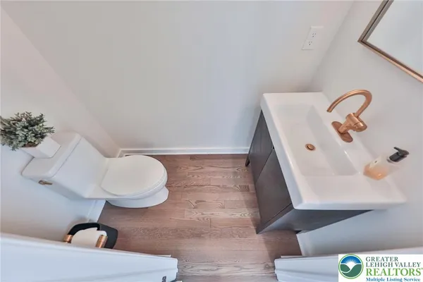 $1,050,000 | 7300 Mount Vernon Drive, Zionsville, PA 18092