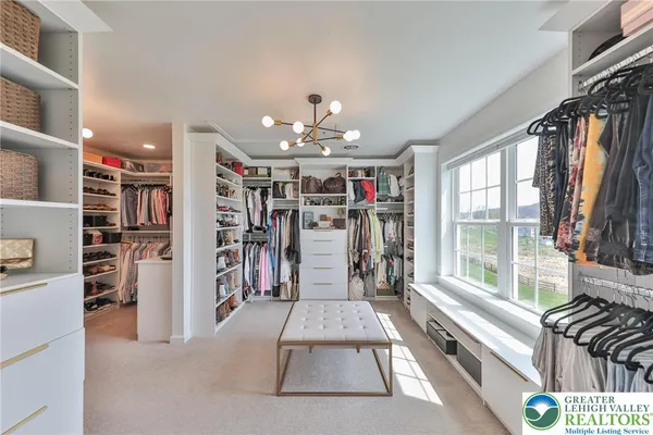 $1,050,000 | 7300 Mount Vernon Drive, Zionsville, PA 18092