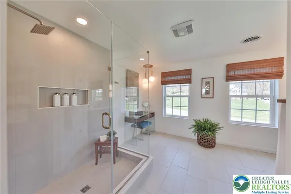 $1,050,000 | 7300 Mount Vernon Drive, Zionsville, PA 18092