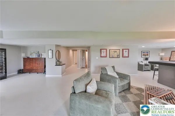 $1,050,000 | 7300 Mount Vernon Drive, Zionsville, PA 18092