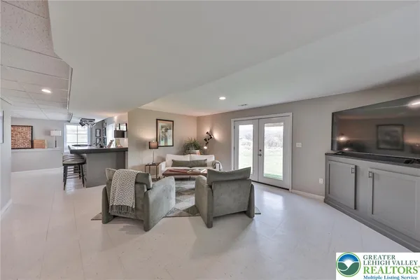 $1,050,000 | 7300 Mount Vernon Drive, Zionsville, PA 18092