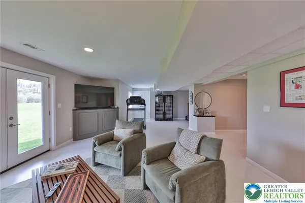 $1,050,000 | 7300 Mount Vernon Drive, Zionsville, PA 18092