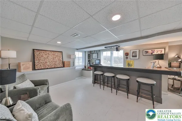 $1,050,000 | 7300 Mount Vernon Drive, Zionsville, PA 18092