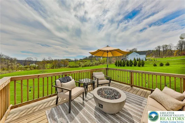$1,050,000 | 7300 Mount Vernon Drive, Zionsville, PA 18092