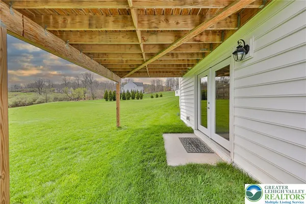 $1,050,000 | 7300 Mount Vernon Drive, Zionsville, PA 18092