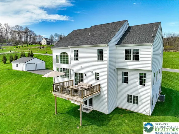 $1,050,000 | 7300 Mount Vernon Drive, Zionsville, PA 18092