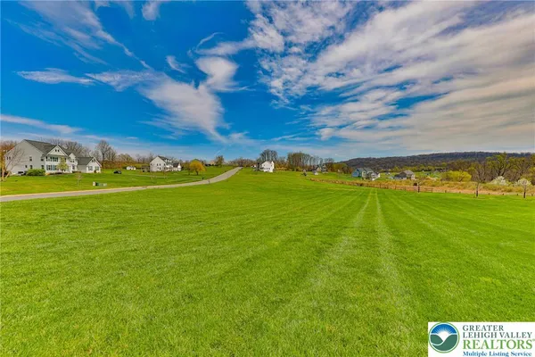 $1,050,000 | 7300 Mount Vernon Drive, Zionsville, PA 18092