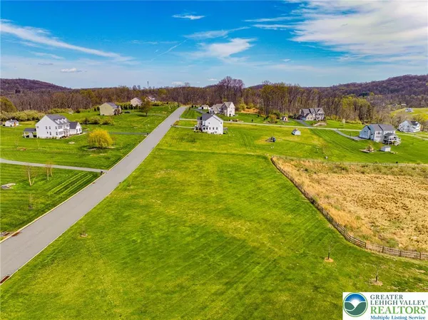 $1,050,000 | 7300 Mount Vernon Drive, Zionsville, PA 18092