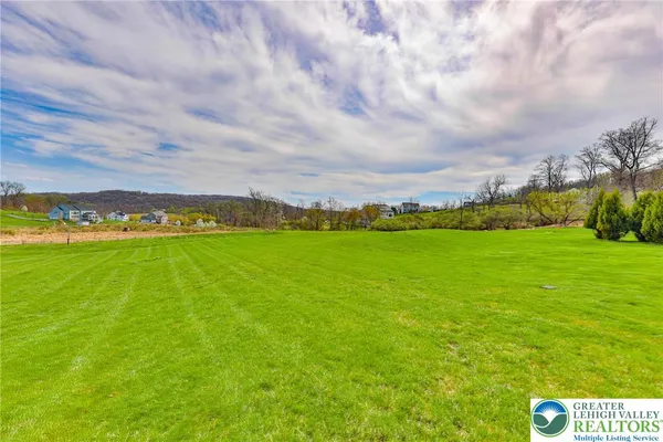 $1,050,000 | 7300 Mount Vernon Drive, Zionsville, PA 18092