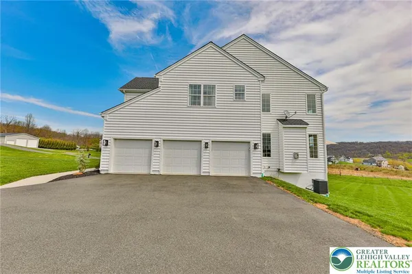 $1,050,000 | 7300 Mount Vernon Drive, Zionsville, PA 18092