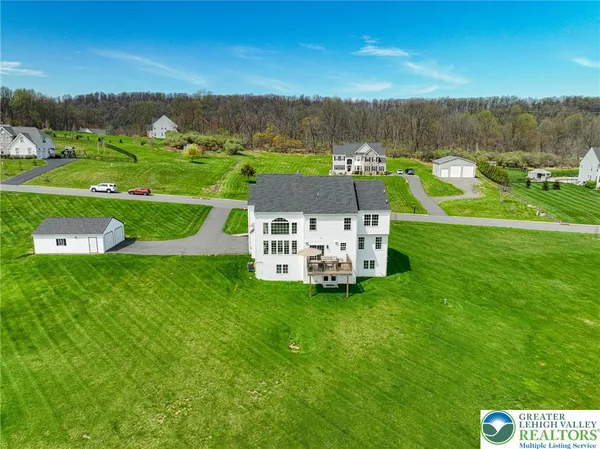 $1,050,000 | 7300 Mount Vernon Drive, Zionsville, PA 18092