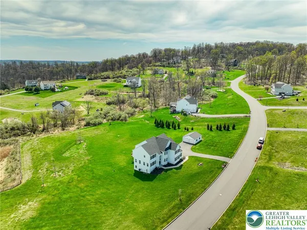 $1,050,000 | 7300 Mount Vernon Drive, Zionsville, PA 18092