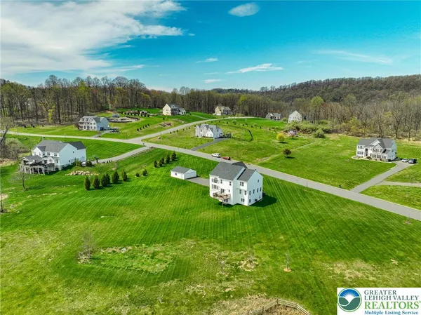 $1,050,000 | 7300 Mount Vernon Drive, Zionsville, PA 18092