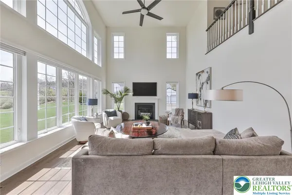 $1,050,000 | 7300 Mount Vernon Drive, Zionsville, PA 18092