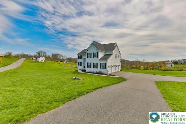 $1,050,000 | 7300 Mount Vernon Drive, Zionsville, PA 18092